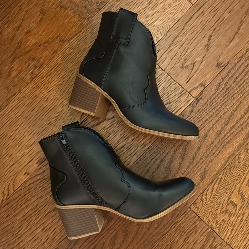 Black  boots